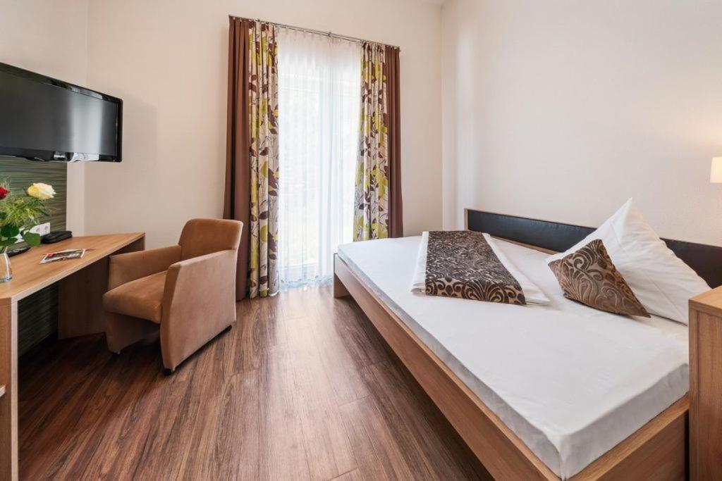 Hotel Donaublick Scheer Екстериор снимка